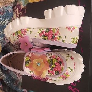 Betsey johnson Vinie Floral Multi size 91/2 New